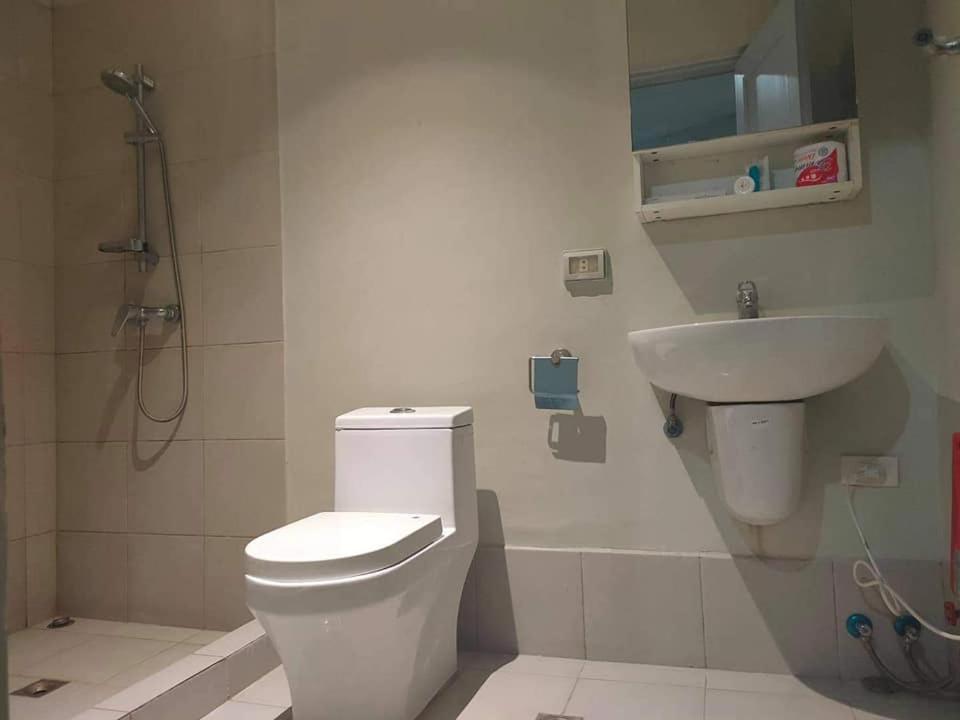 White Knight Hotel Saint Anne Manila Kültér fotó
